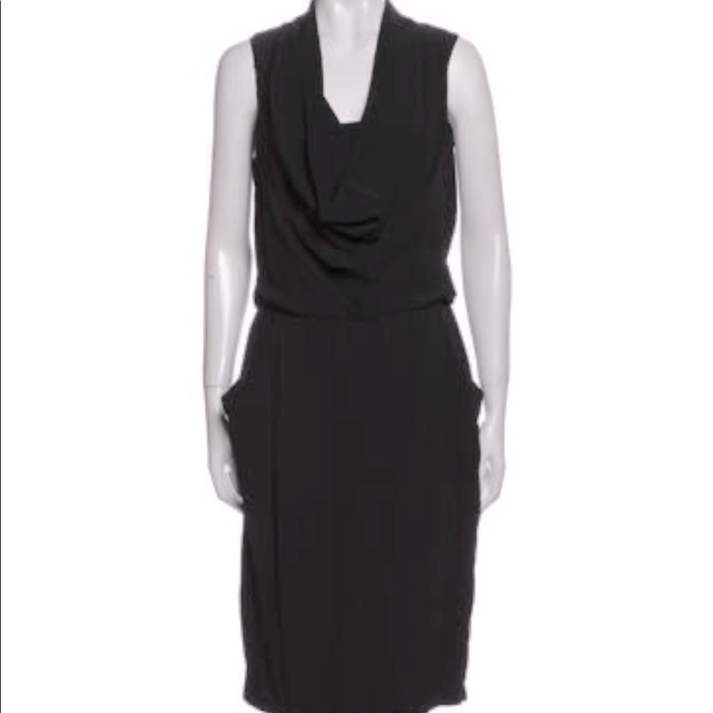 NWT Size 6 Lafayette Dress with pockets
•   Black